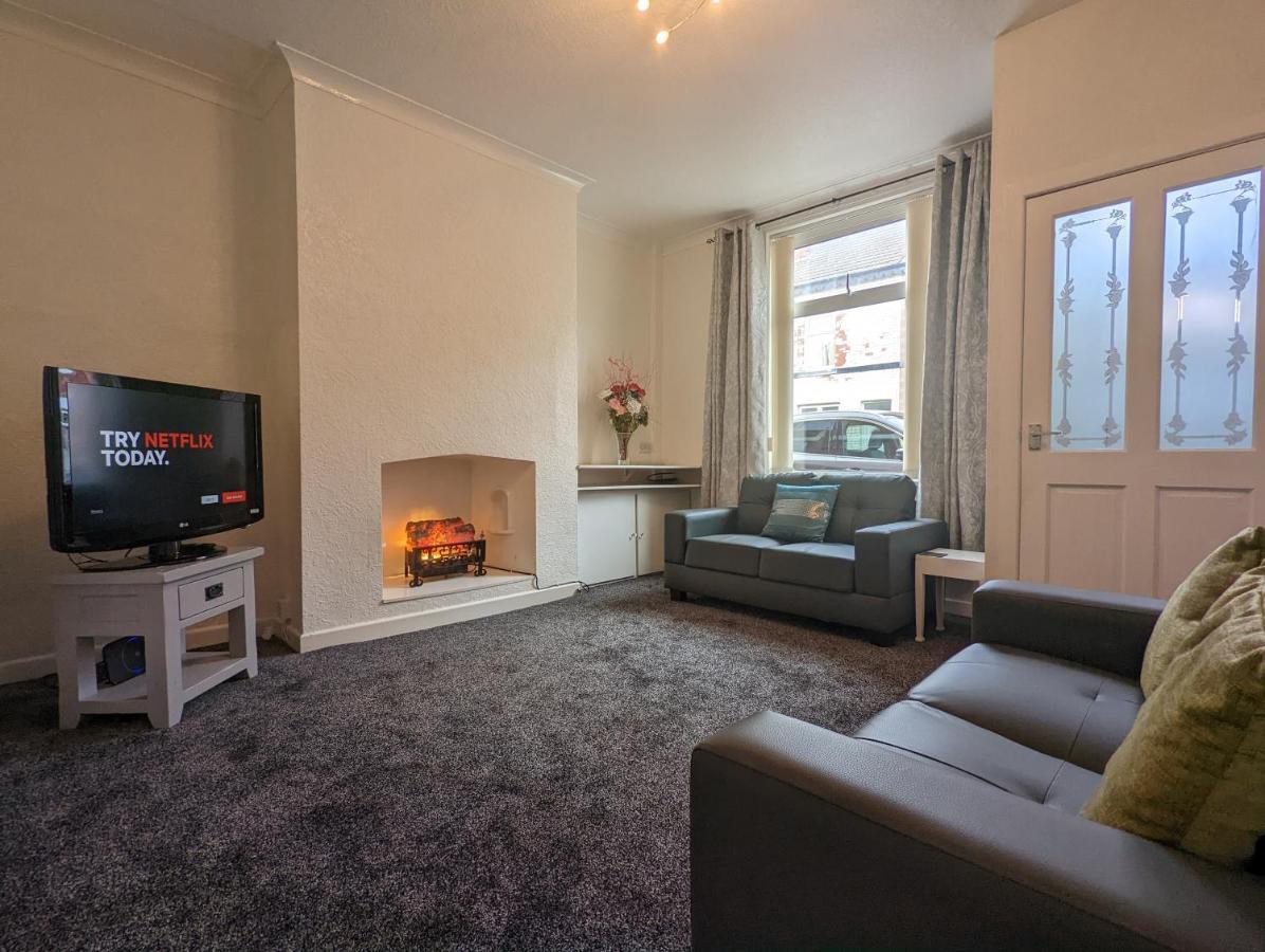 Moon Holiday Townhouse Free Parkingprivate Garden Blackpool Dış mekan fotoğraf